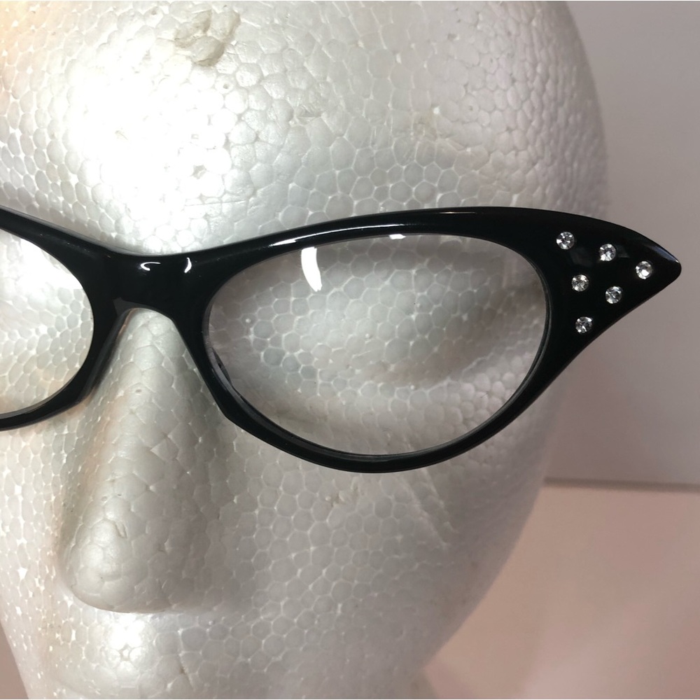 Woman’s fashion cat eye glasses - Picture 2 of 15